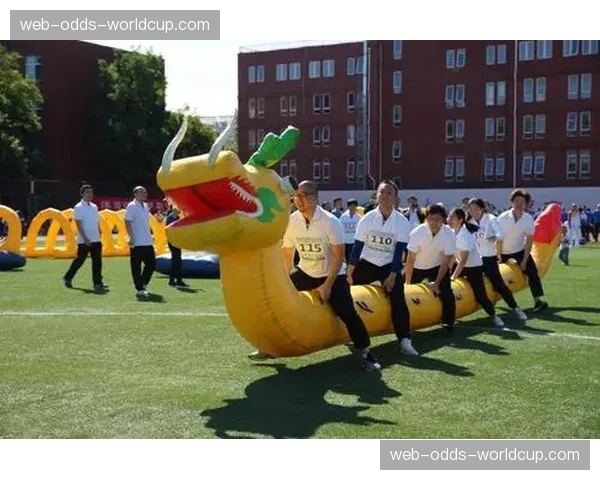 马德里社区举办“精准传中”业余挑战赛，吸引数百名球迷参与。